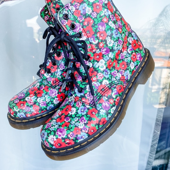 SOLD Limited edition floral doc martens - Picture 4 of 7